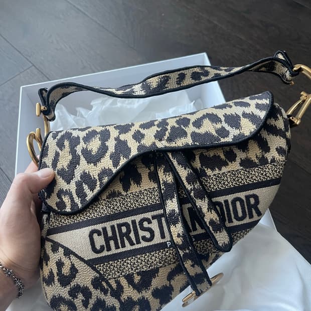 디올 레오파드 새들백