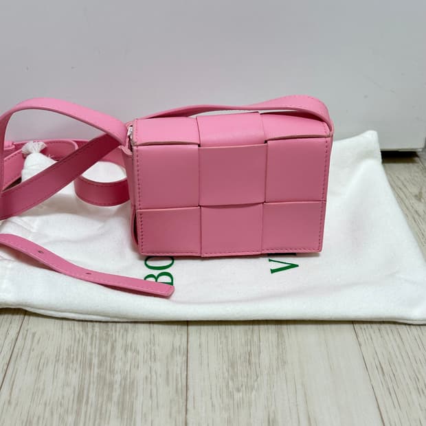 보테가베네타 미니 카세트백 캔디핑크