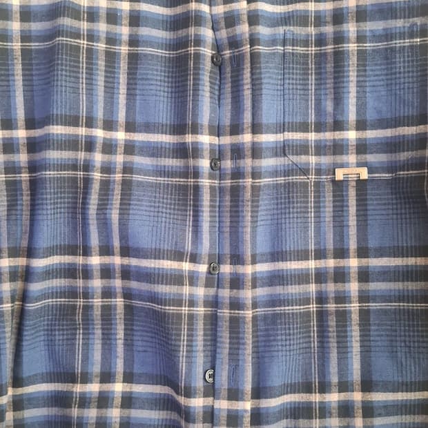 커스텀멜로우 셔츠입니다