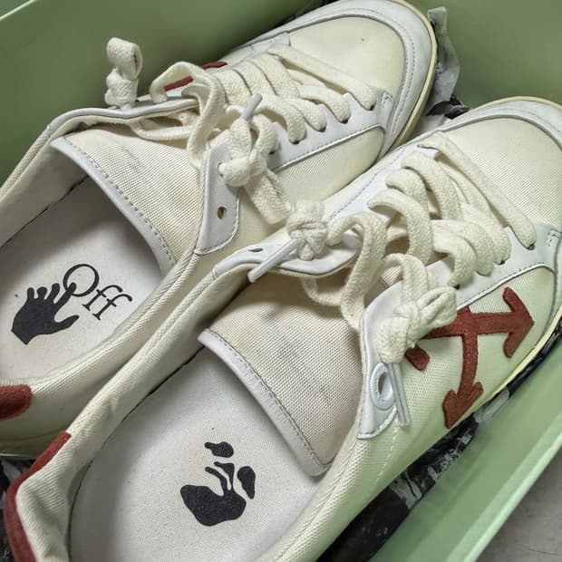 Off-White Low Sneaker