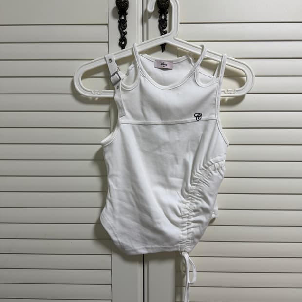 Chuu sleeveless top