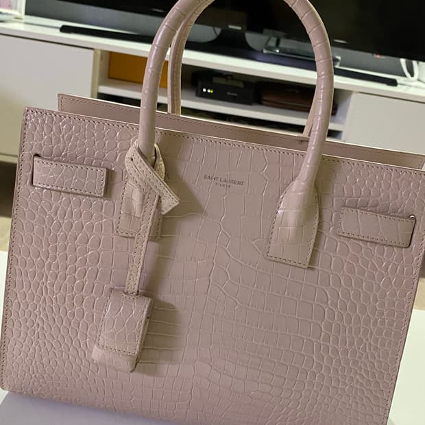 생로랑 삭드쥬르 베이비 핑크크로커다일