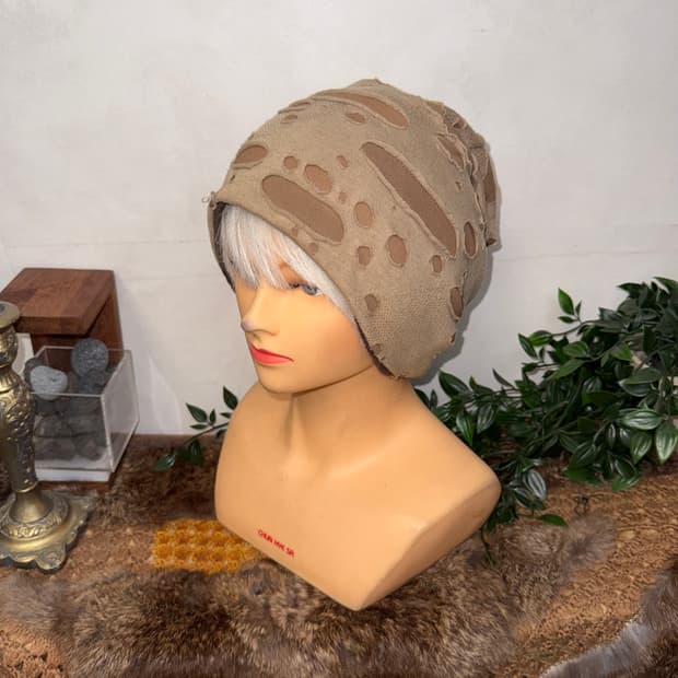Beige damage stripe reversible beanie