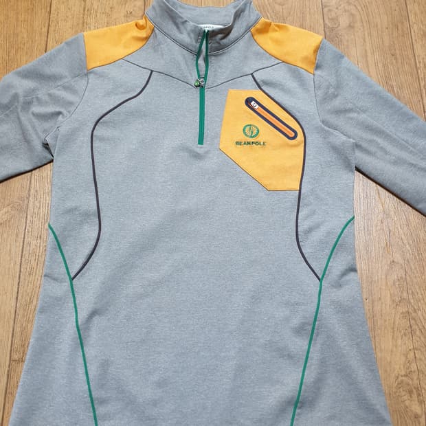 1070 빈폴 아웃도어 반집업 여성 90사이즈입니다