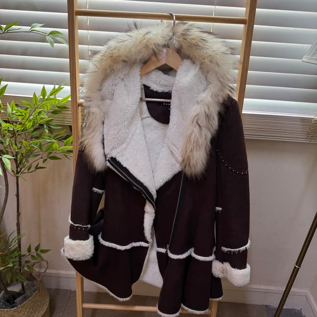 에고이스트 라쿤 무스탕