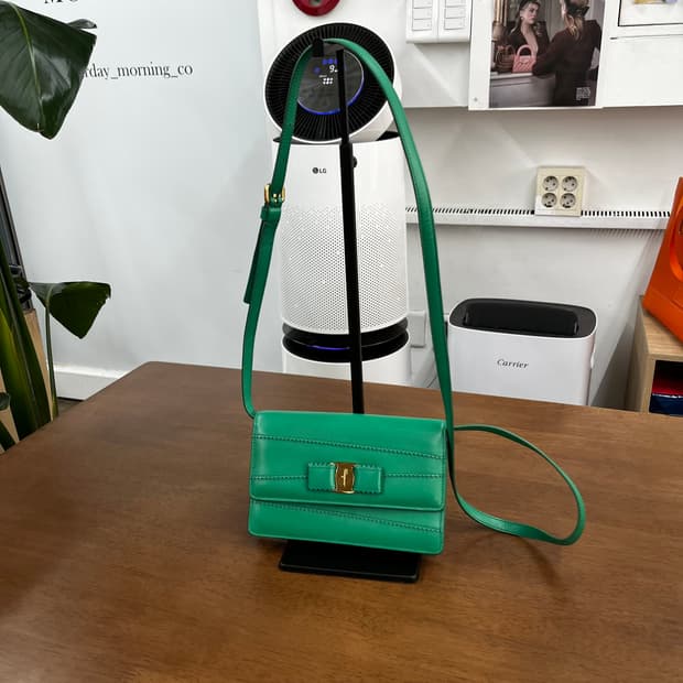 페레가모 바라 미니 크로스백