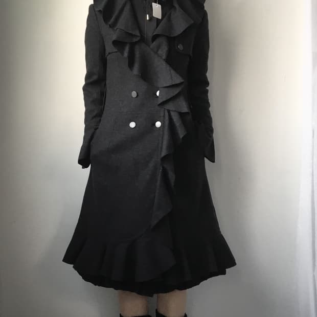 Frill point woolen coat