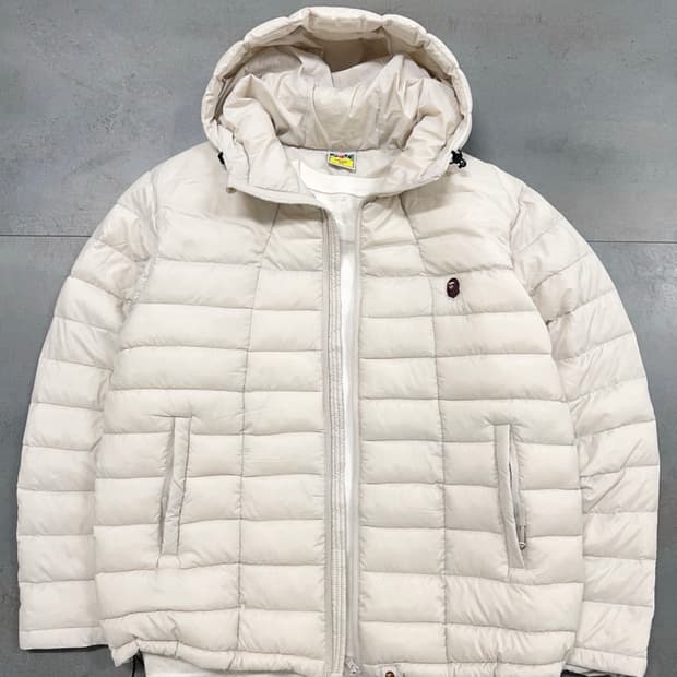 베이프 경량패딩 