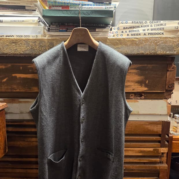 스페인 브랜드 미르토 니트베스트 