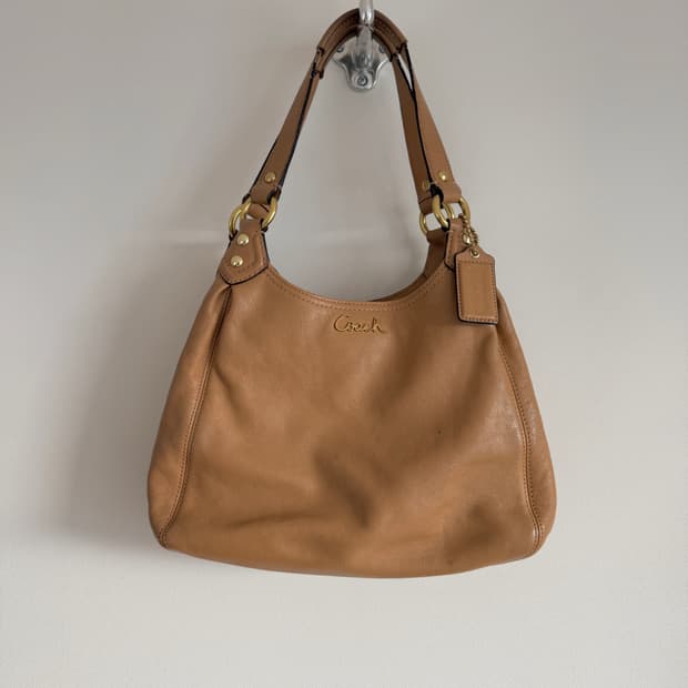 코치(COACH) 레더 숄더백