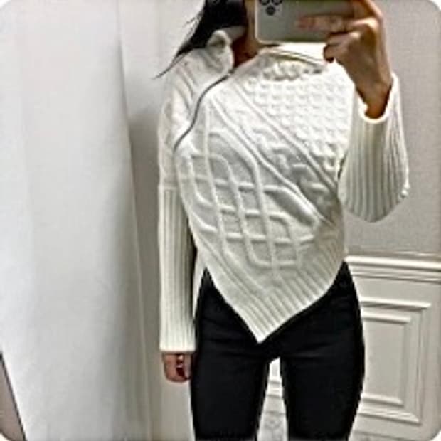 터틀넥 울 꽈배기 언발 사선 크롭 집업 니트