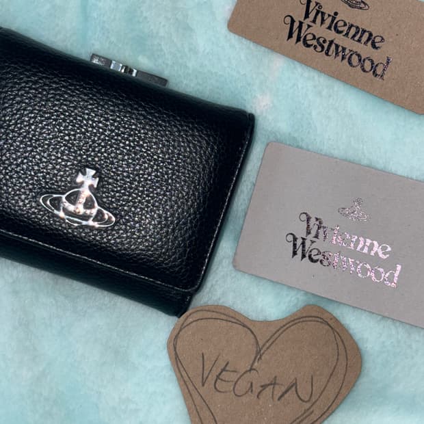 비비안 웨스트우드 스몰 프레임 지갑 블랙
