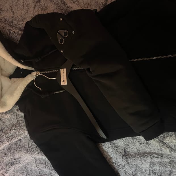 무스너클 블랙 버니스웨터 (S)