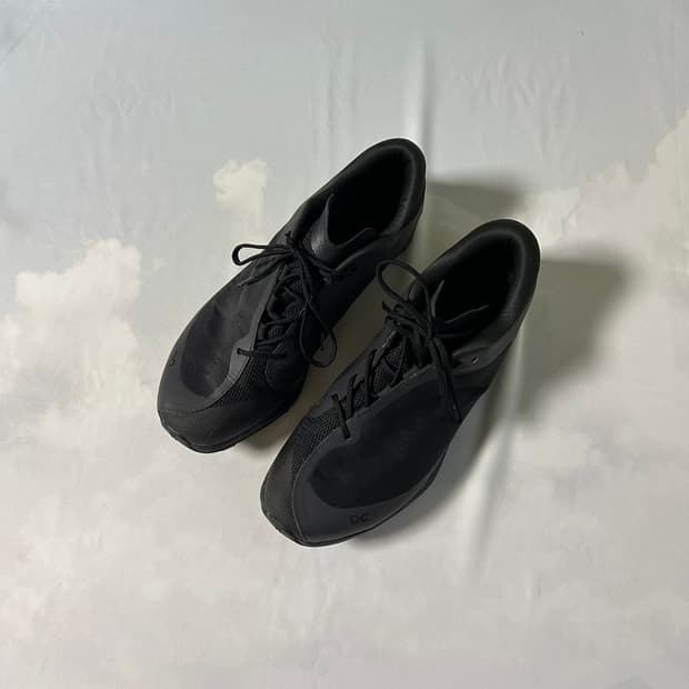 On Running x Post Archive Faction Black