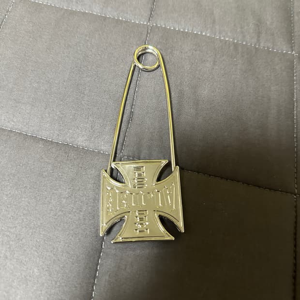 XXXL SAFETY PIN