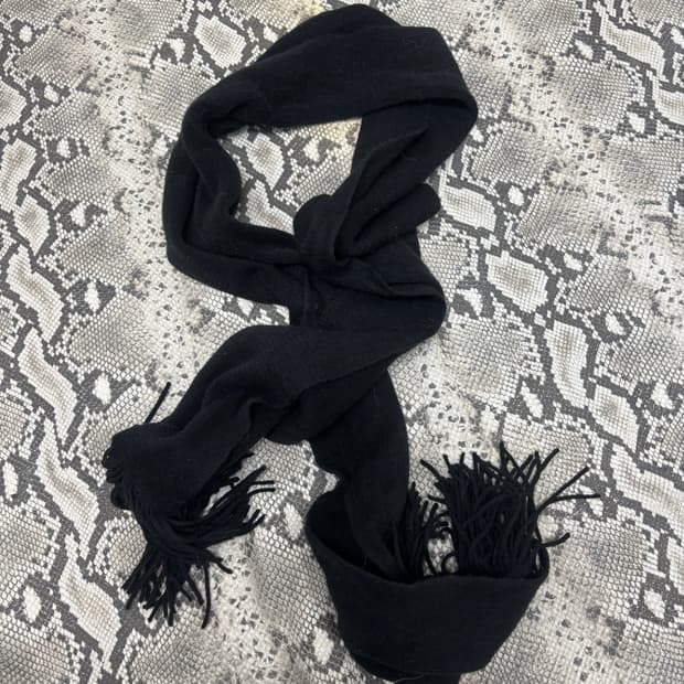Black Scarf