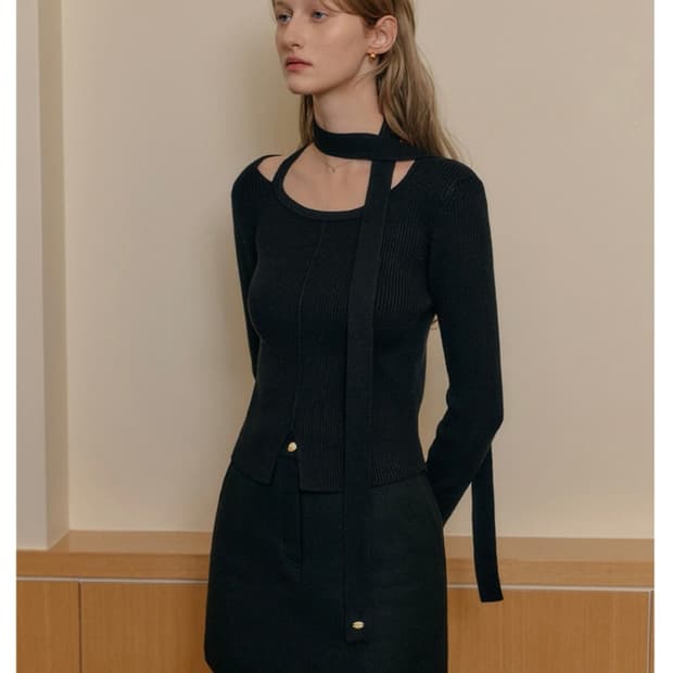 룩캐스트 위트니 컷아웃 니트 탑 (black / S size)