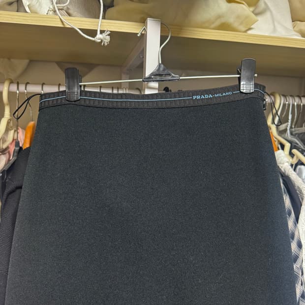 프라다 클래식 h라인 롱스커트 42사이즈 미착용상품