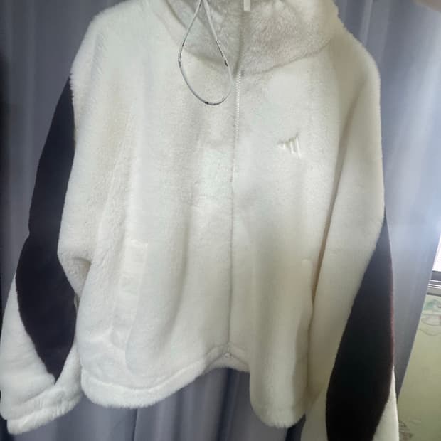 (더현대 구매 새상품)아디다스 뽀글이 후리스 집업 아이보리