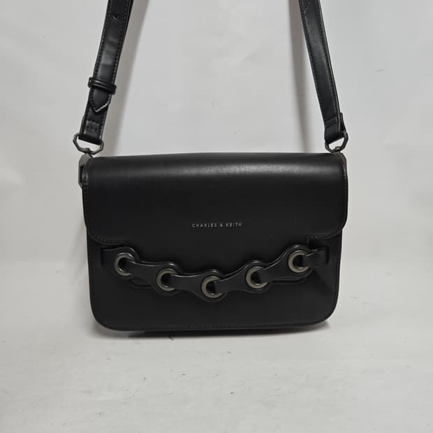 찰스앤키스 블랙 체인 크로스백