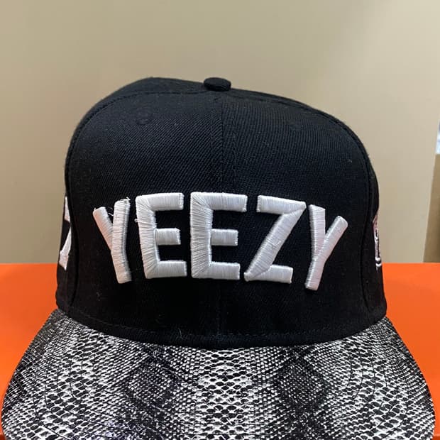 칸예 YEEZY 이지 스냅백 모자