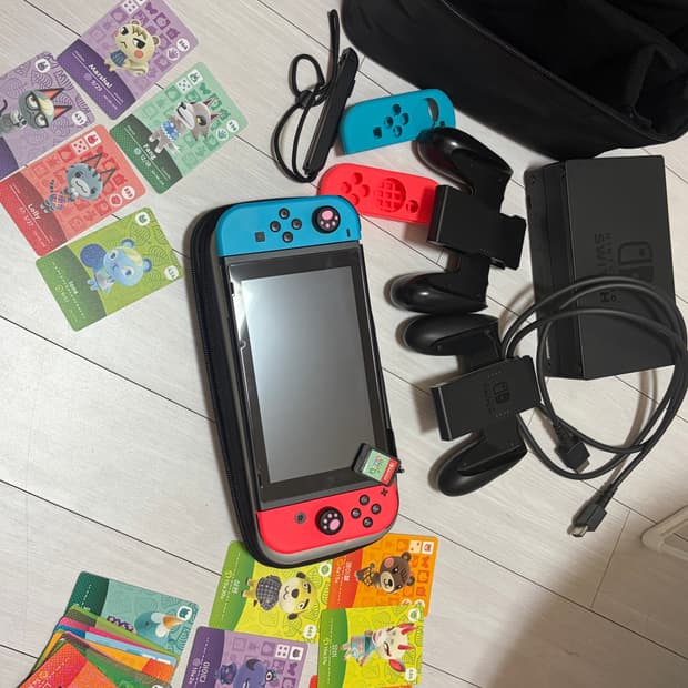 닌텐도 스위치 1세대 + 동물의 숲 칩 + 아미보 카드(인기주민)