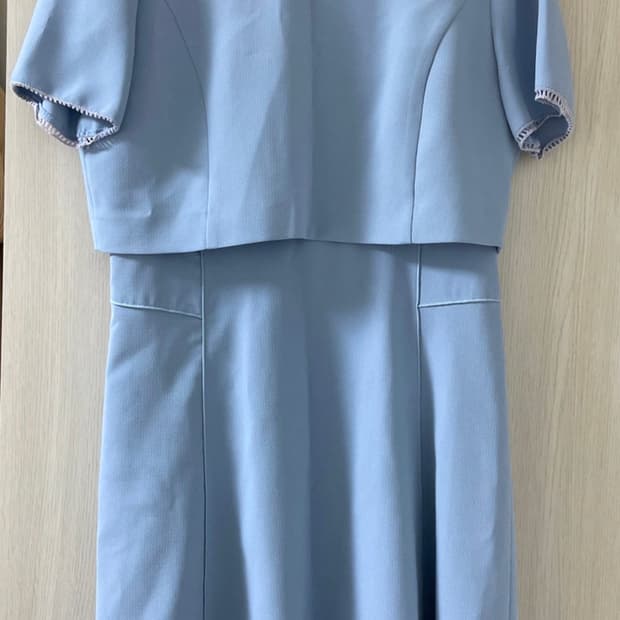 리스트 허리 절개 원피스