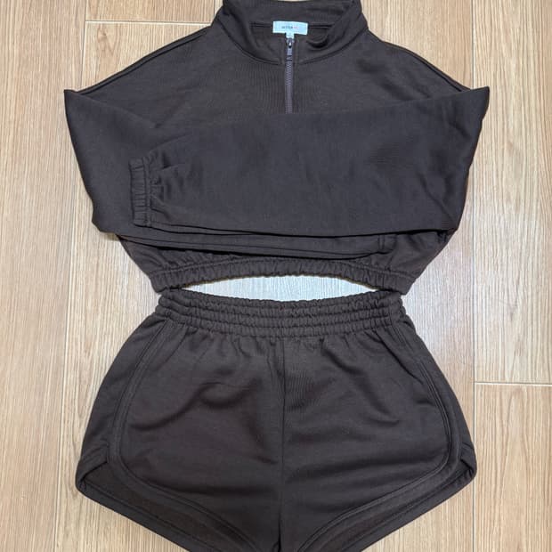 다크브라운 하프집업 크롭 셋업