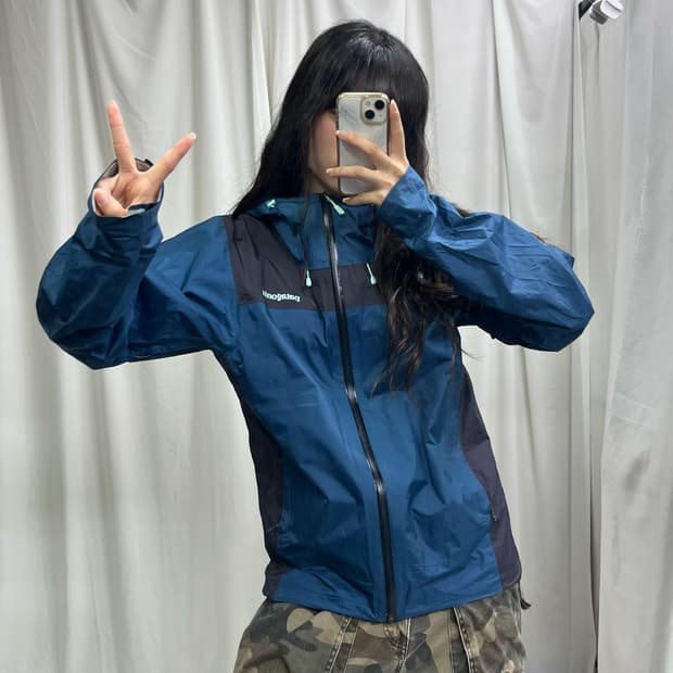 Patagonia blue windbreak jacket