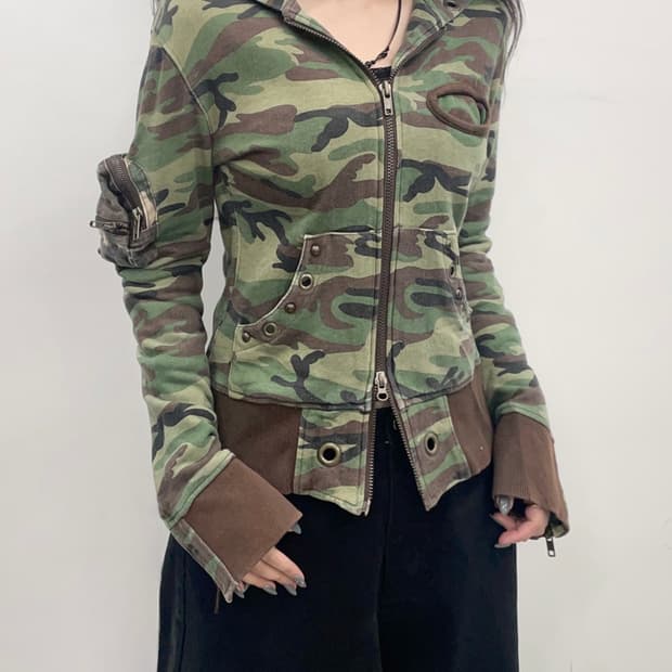 camo pattern pocket details zip-up