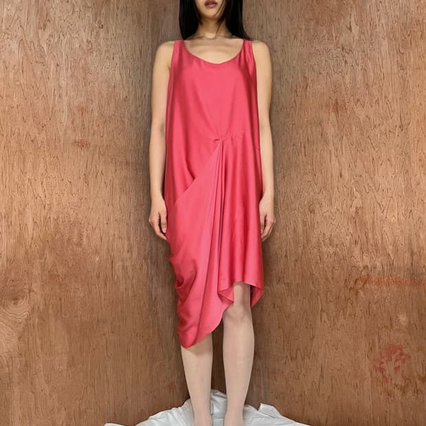 아크네 스튜디오 드레이프드 실크 슬리브리스 드레스