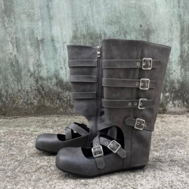 Buckle cut out boots gray
