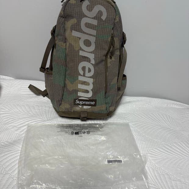 슈프림 백팩 우드랜드 카모 - 24SS