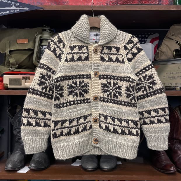 카나타 핸드메이드 캐나다 우드 버튼 울 코위찬 니트 스웨터