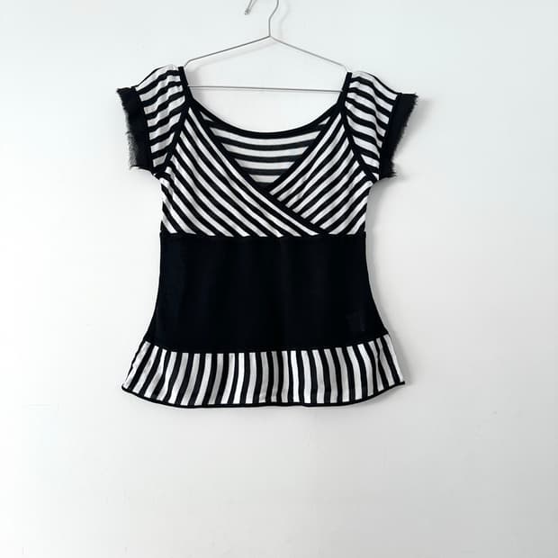 Fly shoulder stripe top