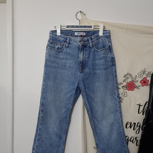 TOMMY JEANS 하이라이즈 세미부츠컷 데님 팬츠