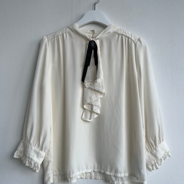 a x e s femme 브로치 블라우스