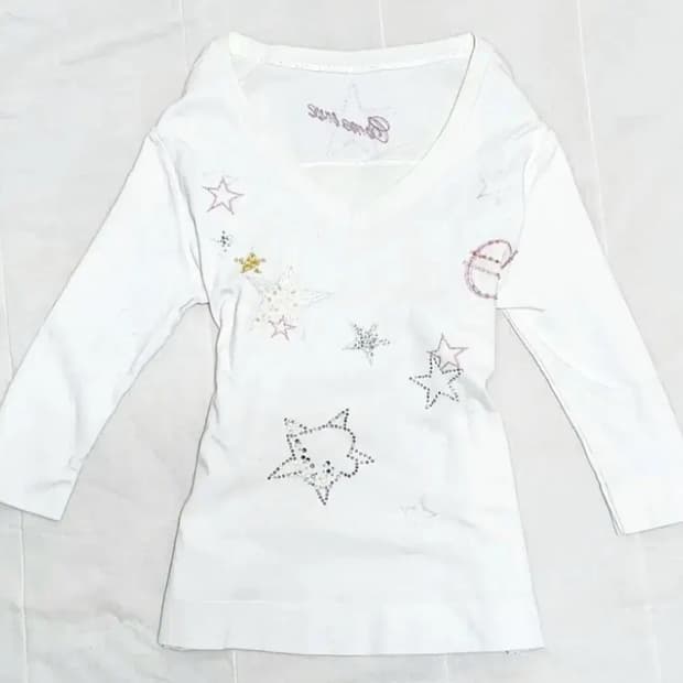 큐빅 흰색 긴팔티