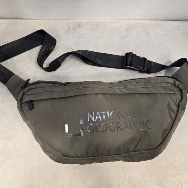 거의새거) 내셔널지오그래픽 빅로고 바디백 슬링백 크로스백