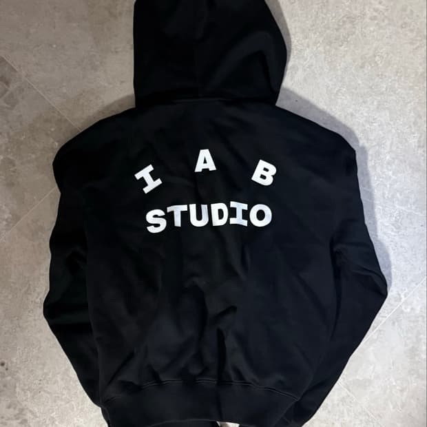 IAB 아이앱스튜디오 후드집업 검정