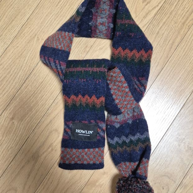 하울린 폼폼 머플러 네이비 패턴