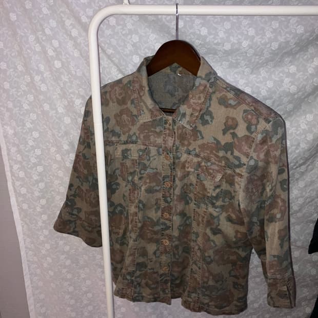 💌 Rose corduroy shirt.