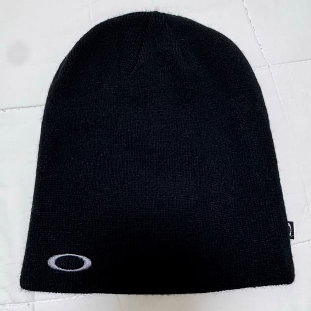 오클리 블랙 비니