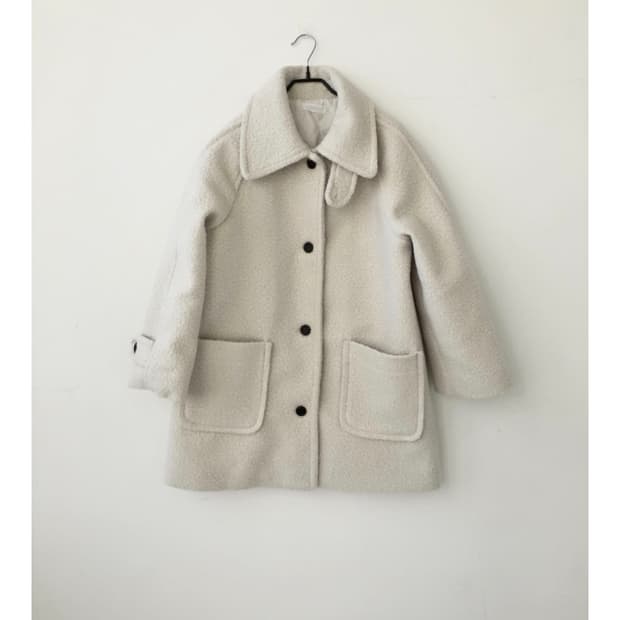 아이보리 하이넥 하프 코트