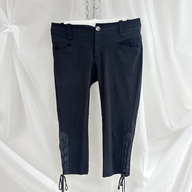 BEATRICE lace-up hem capri pants