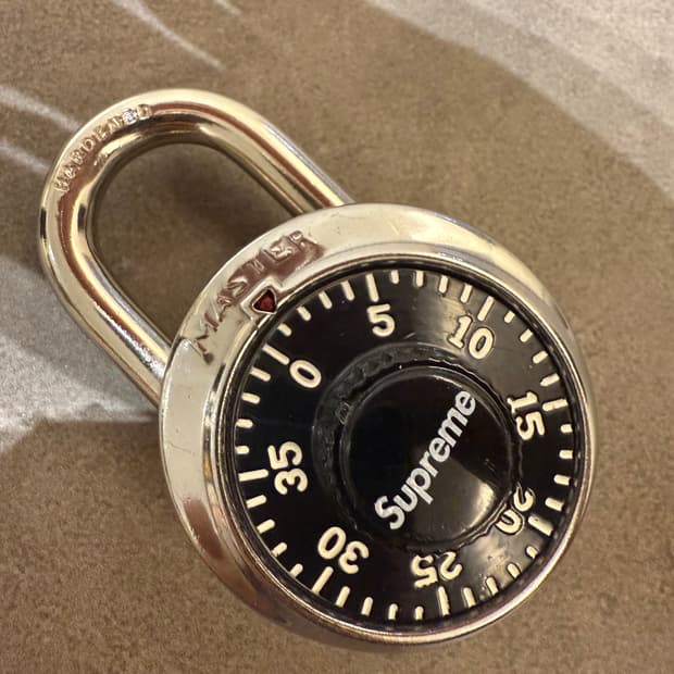 슈프림 자물쇠 