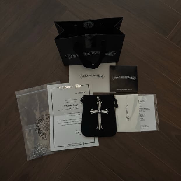 크롬하츠 라지크로스 펜던트 위드 베일