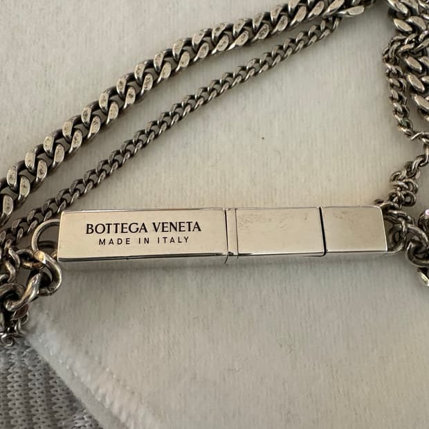 정품)보테가베네타 실버바 팔찌
