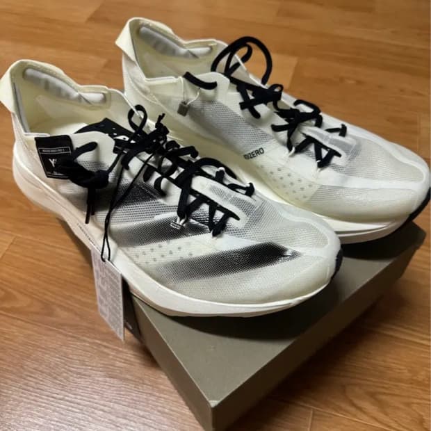 Y-3 아디오스 프로3 오프화이트 코어블랙 (285,새상품)