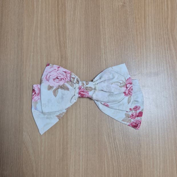 리즈리사 BIG 플로럴 리본브로치 오프화이트칼라